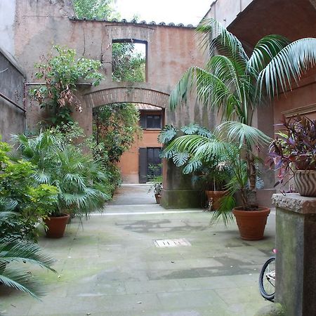 רומא Palazzo Velli Suites מראה חיצוני תמונה