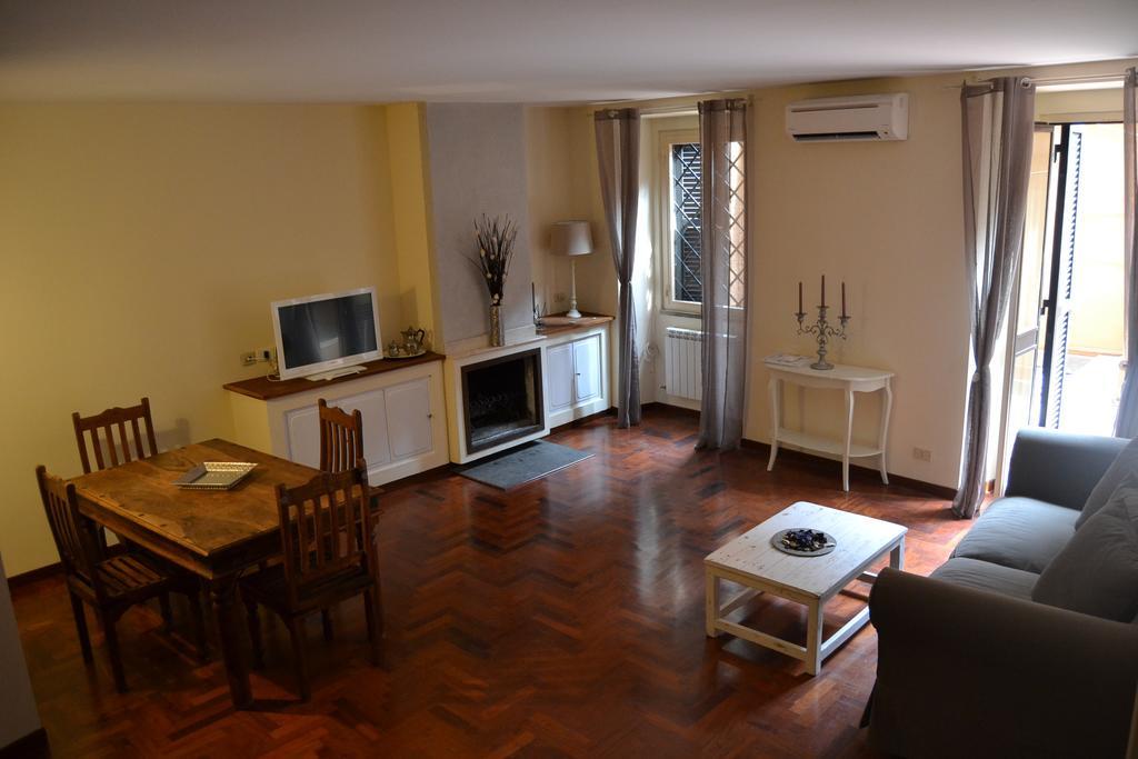 רומא Palazzo Velli Suites חדר תמונה