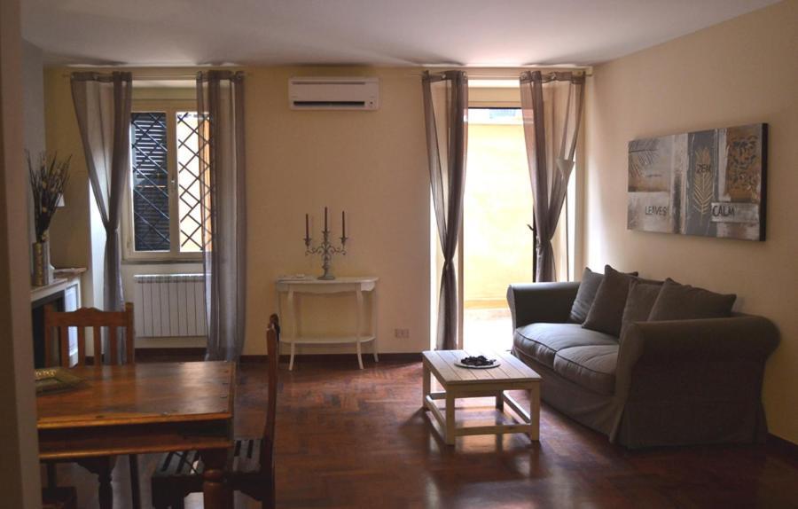 רומא Palazzo Velli Suites מראה חיצוני תמונה