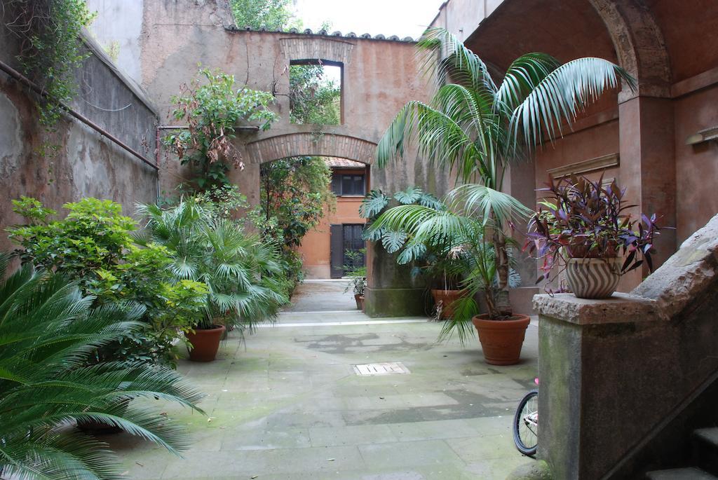 רומא Palazzo Velli Suites מראה חיצוני תמונה