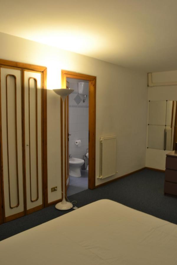 רומא Palazzo Velli Suites מראה חיצוני תמונה